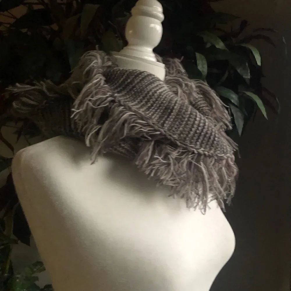 Infinity Warm Scarf    - Picture 4 of 5